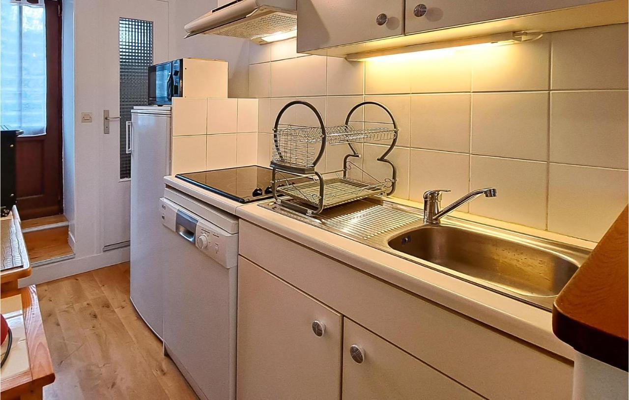 1 Bedroom Lovely Apartment In Ґранкам-Мезі Екстер'єр фото